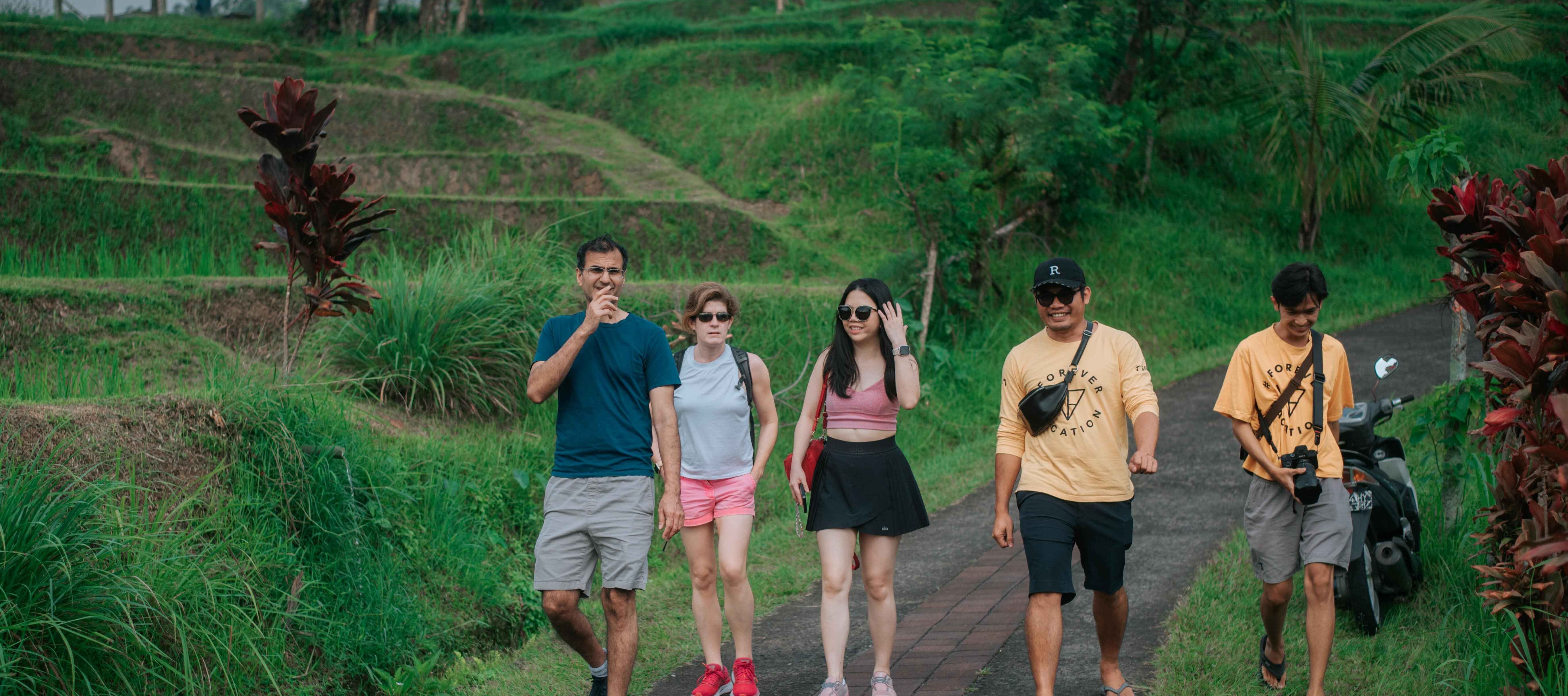 BonBillo team and cohort members at the most beautiful rice fields in Bali-min (1)